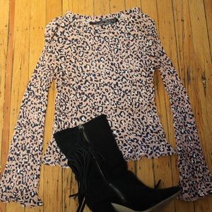 Super fun, navy/coral leopard print blouse!
